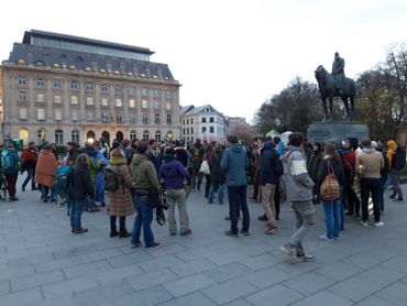 Action pour le climat: les militants installent leurs tentes place du Trône à Bruxelles Action pour le climat: les militants installent leurs tentes place du Trône à Bruxelles