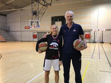 Natacha Doppée capitaine des Liège Panthers et Pierre Cornia, entraineur. Natacha Doppée capitaine des Liège Panthers et Pierre Cornia, entraineur.