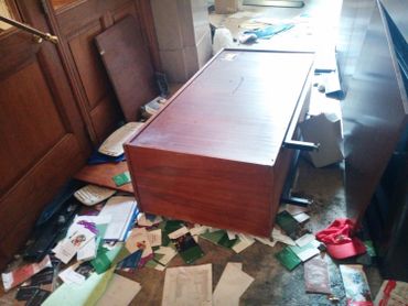 L'intérieur du ministère de la Justice après le passage des manifestants en colère. L'intérieur du ministère de la Justice après le passage des manifestants en colère.