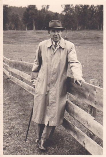 André Peltzer, ancien propriétaire de Nivezé Farm, grand oncle de Daniel Peltzer. André Peltzer, ancien propriétaire de Nivezé Farm, grand oncle de Daniel Peltzer.