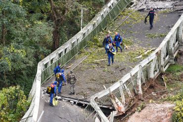 Effondrement d'un pont près de Toulouse: une adolescente tuée et "probablement plusieurs disparus" Effondrement d'un pont près de Toulouse: une adolescente tuée et "probablement plusieurs disparus"