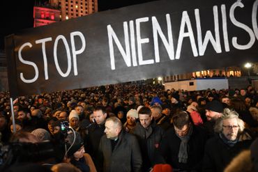 "Stop à la haine" "Stop à la haine"