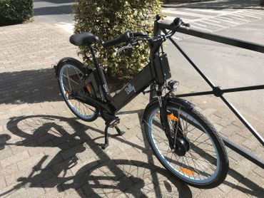 Billy Bike a été le premier a proposé des vélos électriques sans station de recharge à Bruxelles. Billy Bike a été le premier a proposé des vélos électriques sans station de recharge à Bruxelles.