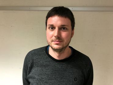Hubert Lennarts accuse l'AGE de malversations, d'utilisation frauduleuse d'argent public pour des baptêmes estudiantins. Hubert Lennarts accuse l'AGE de malversations, d'utilisation frauduleuse d'argent public pour des baptêmes estudiantins.