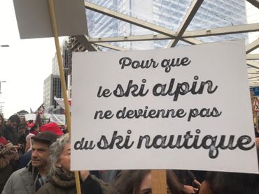 Peut-on porter un calicot quand on est derrière le micro? Peut-on porter un calicot quand on est derrière le micro?