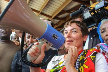 La ministre de l'outre-mer Annick Girardin s'adressant aux maorais ce 12 mars à Mamoudzou La ministre de l'outre-mer Annick Girardin s'adressant aux maorais ce 12 mars à Mamoudzou
