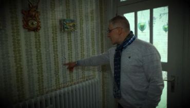 Les traces de sang retrouvées sur le mur attestent de la violence des coups portés à la victime Les traces de sang retrouvées sur le mur attestent de la violence des coups portés à la victime