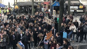 5000 jeunes manifestent pour le climat à Bruxelles, les autres se rassemblent à Louvain 5000 jeunes manifestent pour le climat à Bruxelles, les autres se rassemblent à Louvain
