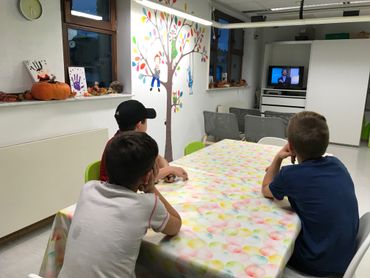 Dans la salle à manger / salle de télé Dans la salle à manger / salle de télé