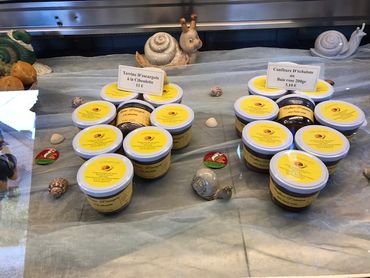 La ferme réalise elle-même des préparations à base d'escargots. La ferme réalise elle-même des préparations à base d'escargots.