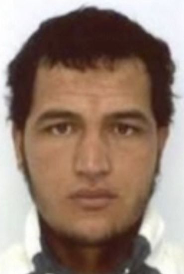 Attaque de Berlin: l'Allemagne chercher Anis Amri, offre une récompense de 100 000 euros Attaque de Berlin: l'Allemagne chercher Anis Amri, offre une récompense de 100 000 euros