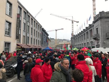 À vue d’œil, ils sont plusieurs centaines de manifestants