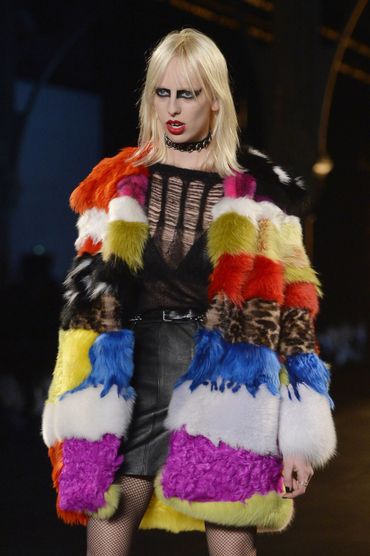 Le patchwork selon la maison Saint Laurent - Collection prêt-à-porter automne-hiver 2015-2016 Le patchwork selon la maison Saint Laurent - Collection prêt-à-porter automne-hiver 2015-2016