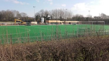 Le nouveau terrain de hockey, et ses infrastructures, se situe le long de la chaussée de Huy, à Orbais/Odenge. Le nouveau terrain de hockey, et ses infrastructures, se situe le long de la chaussée de Huy, à Orbais/Odenge.