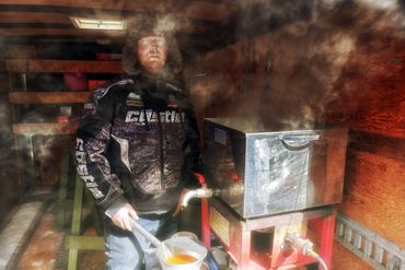 La fabrication de la tire d'érable, à Wendake La fabrication de la tire d'érable, à Wendake