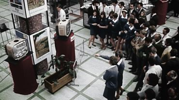 Ces vendeuses d’un centre commercial se regroupent au rayon "Télés" pour suivre la mission Apollo 11 Ces vendeuses d’un centre commercial se regroupent au rayon "Télés" pour suivre la mission Apollo 11