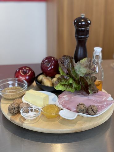 Blancs de poulet et pommes caramélisées en salade Blancs de poulet et pommes caramélisées en salade