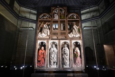 La restauration de "l'Adoration de l'agneau" fait chatoyer les couleurs des frères van Eyck La restauration de "l'Adoration de l'agneau" fait chatoyer les couleurs des frères van Eyck