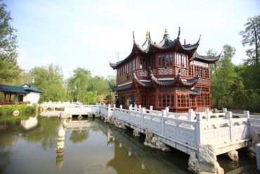 Une réplique de la plus vieille maison de thé de Shanghai. Une réplique de la plus vieille maison de thé de Shanghai.