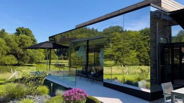 "La Table de Maxime ". Les gourmets pourront s'installer dans la nouvelle extension munie d'un bardage miroir - "La Table de Maxime ". Les gourmets pourront s'installer dans la nouvelle extension munie d'un bardage miroir -