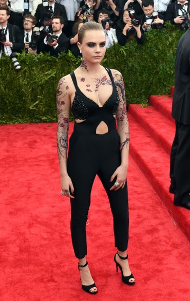 Cara Delevingne au MET Gala 2015. Cara Delevingne au MET Gala 2015.