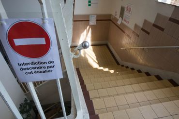 Des consignes de sécurité affichées dans l'Athénée Royal Jean Absil, le 17 mai 2020. Des consignes de sécurité affichées dans l'Athénée Royal Jean Absil, le 17 mai 2020.