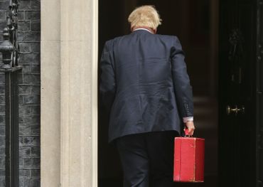Un accord de libre-échange sans alignement devrait être soutenu par Boris Johnson. Un accord de libre-échange sans alignement devrait être soutenu par Boris Johnson.