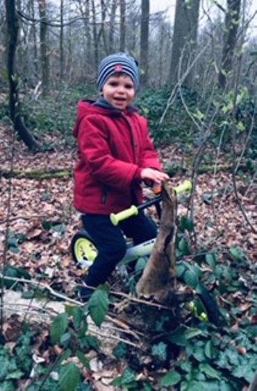 Louis adore se balader en forêt Louis adore se balader en forêt