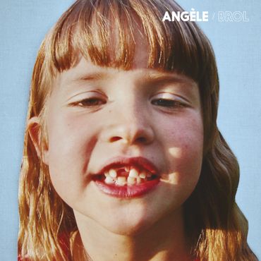 Le fol été d'Angèle raconté comme un documentaire sur "les grosses loutres" Le fol été d'Angèle raconté comme un documentaire sur "les grosses loutres"
