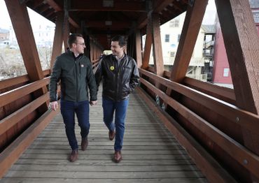 Gay, chrétien et vétéran d’Afghanistan, qui est Pete Buttigieg, le candidat démocrate surprise anti-Trump Gay, chrétien et vétéran d’Afghanistan, qui est Pete Buttigieg, le candidat démocrate surprise anti-Trump