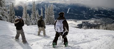 Les spécialistes de la montagne recommandent aux vacanciers de skier sur les pistes sécurisées et de faire appel à des professionnels avant de s'aventurer hors piste. Les spécialistes de la montagne recommandent aux vacanciers de skier sur les pistes sécurisées et de faire appel à des professionnels avant de s'aventurer hors piste.