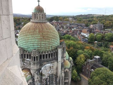 Une vue imprenable sur la Cité Ardente, depuis la Basilique de Cointe et l’esplanade du monument interalliés Une vue imprenable sur la Cité Ardente, depuis la Basilique de Cointe et l’esplanade du monument interalliés