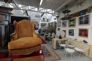 En 2014, Locatema avait mis en vente plus de 1500 objets pour vider ses entrepôts et pour des raisons financières. En 2014, Locatema avait mis en vente plus de 1500 objets pour vider ses entrepôts et pour des raisons financières.