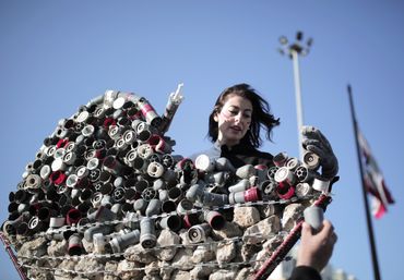 Hayat Nazer construisant "Heart of Revolution" Hayat Nazer construisant "Heart of Revolution"
