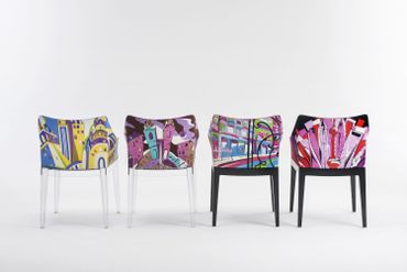 Le fauteuil Madame de Philippe Starck pour Kartel, revu par Pucci. Le fauteuil Madame de Philippe Starck pour Kartel, revu par Pucci.