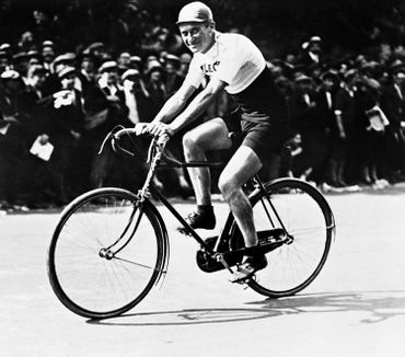 Henri Pélissier doit abandonner, au Tour 1919, mais gagnera en 1923 Henri Pélissier doit abandonner, au Tour 1919, mais gagnera en 1923