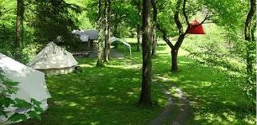 Randonnée et bivouac dans parc de Furfooz, aux portes de l’Ardenne Randonnée et bivouac dans parc de Furfooz, aux portes de l’Ardenne