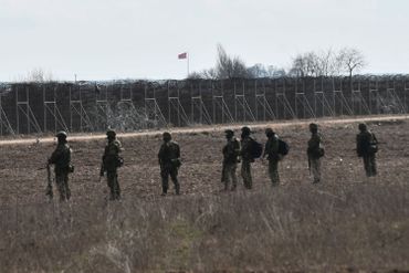 Soldats de l'armée grecque à la frontière turque, près de Kastanies, ce 2 mars Soldats de l'armée grecque à la frontière turque, près de Kastanies, ce 2 mars