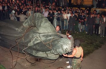 Démontage de la statue de Felix Dzerjinski à Moscou en 1991 Démontage de la statue de Felix Dzerjinski à Moscou en 1991