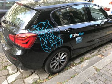 DriveNow, c'est 300 modèles BMW et MINI. DriveNow, c'est 300 modèles BMW et MINI.