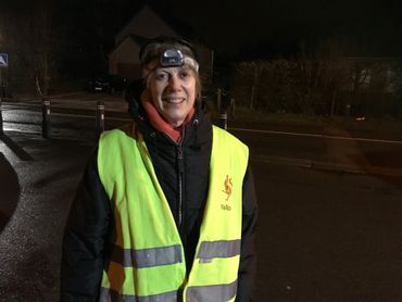 Corinne Lejour, coordinatrice Natagora à Grand-Leez, équipée avec un gilet jaune et une lampe frontale pour sauver les crapauds, grenouilles et tritons Corinne Lejour, coordinatrice Natagora à Grand-Leez, équipée avec un gilet jaune et une lampe frontale pour sauver les crapauds, grenouilles et tritons
