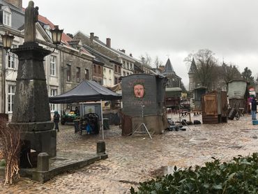 Dans l'ensemble, les habitants de la ville ont accepté de se prêter au jeu, de bon coeur Dans l'ensemble, les habitants de la ville ont accepté de se prêter au jeu, de bon coeur