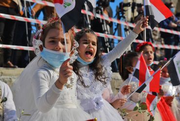 Deux enfants irakiennes dans les ruines d'une église de Mossoul, ce dimanche 7 mars Deux enfants irakiennes dans les ruines d'une église de Mossoul, ce dimanche 7 mars