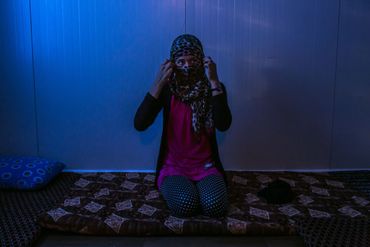 Une femme qui raconte avoir été violée par des militants de l’Etat Islamique, dans un camp de réfugiés dans la région du Kurdistan du nord de l’Irak. Une femme qui raconte avoir été violée par des militants de l’Etat Islamique, dans un camp de réfugiés dans la région du Kurdistan du nord de l’Irak.