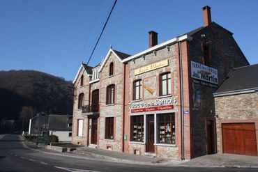 Les tabacs de Xavier Martin, le dernier producteur – planteur de tabac sur la commune de Vresse, à Bohan. Les tabacs de Xavier Martin, le dernier producteur – planteur de tabac sur la commune de Vresse, à Bohan.