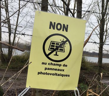 Pour un certain nombre de riverains les panneaux photovoltaïques flottants, c'est non Pour un certain nombre de riverains les panneaux photovoltaïques flottants, c'est non