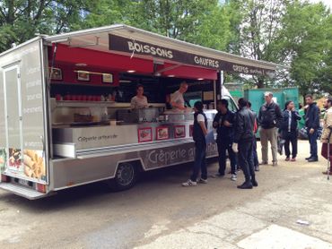 Ces propriétaires d'un food truck ont décidé d'offrir 500 crêpes aux réfugiés ce mardi Ces propriétaires d'un food truck ont décidé d'offrir 500 crêpes aux réfugiés ce mardi