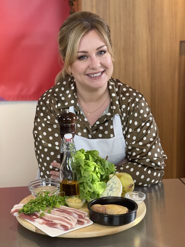 Salade de poulet, lardons, poires et Fourme D’Ambert Salade de poulet, lardons, poires et Fourme D’Ambert