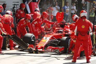 Le changement de pneus de Sebastian Vettel Le changement de pneus de Sebastian Vettel