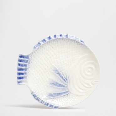 Assiette en forme de poisson chez Zara Home. Assiette en forme de poisson chez Zara Home.